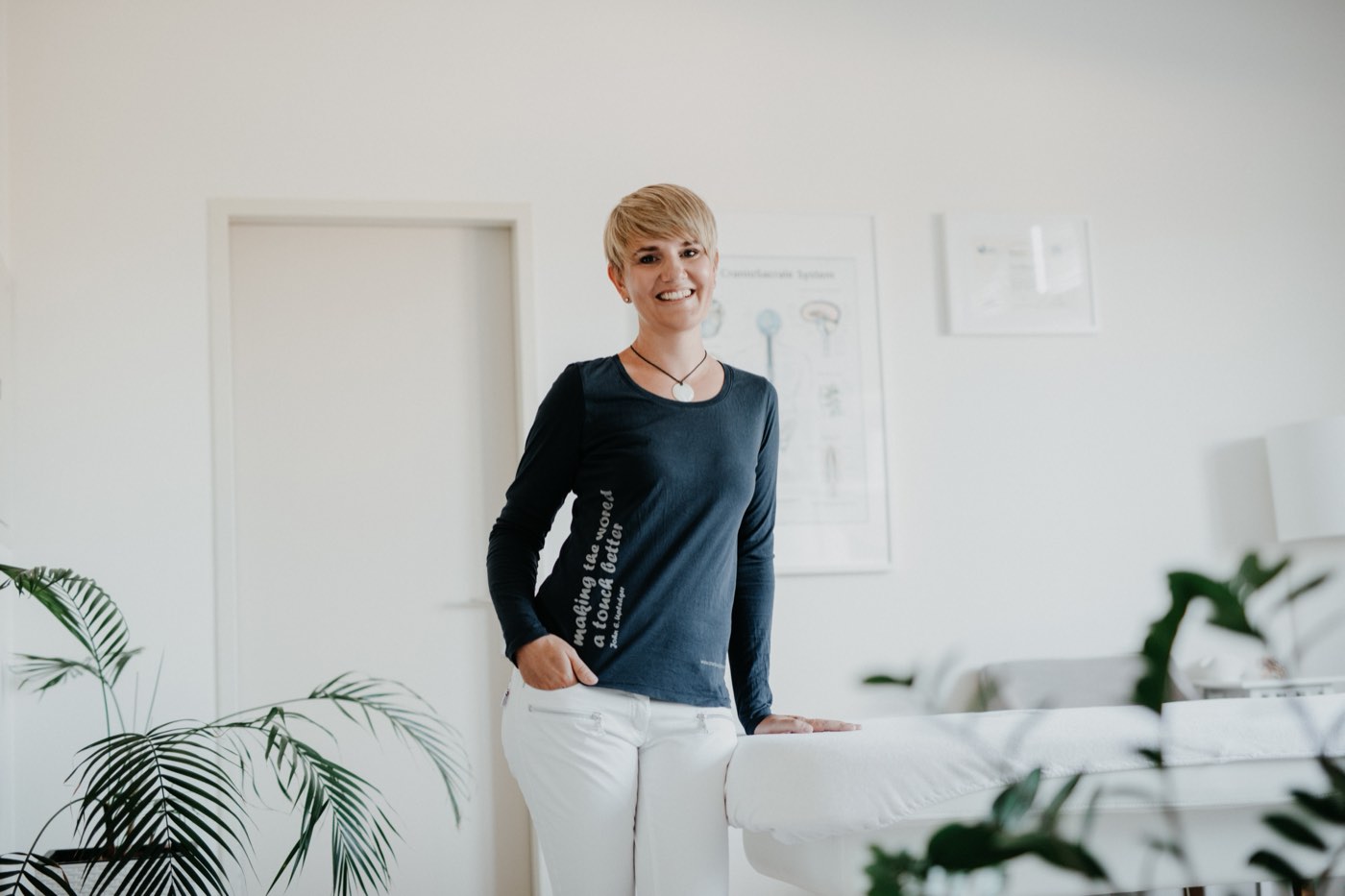 Karin Pillinger in ihrer Praxis in Linz